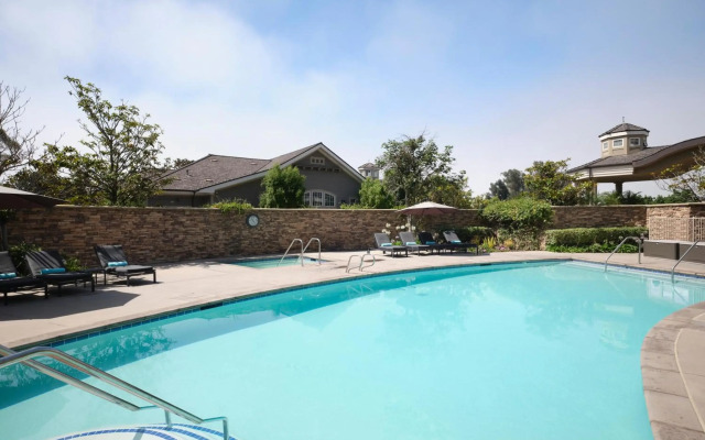 West Inn & Suites