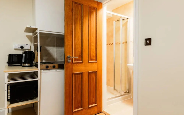 Warm Apartments in Queensway