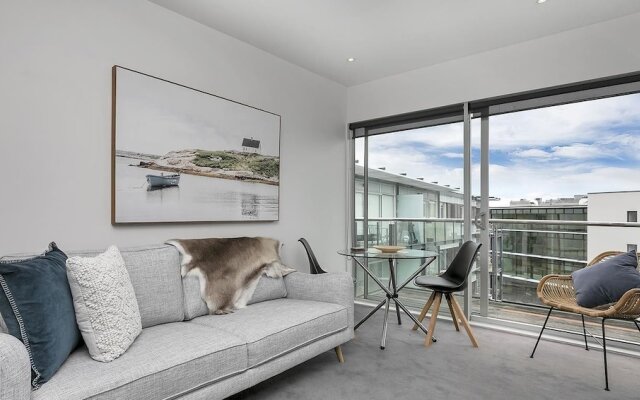 QV Trendy Viaduct Harbour Apartment - 799