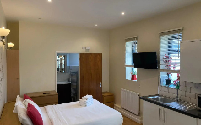 Lyall Apartment Hotel