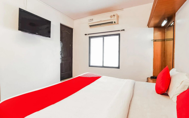 Flagship 74267 Hotel Maruthi Gandhi Park