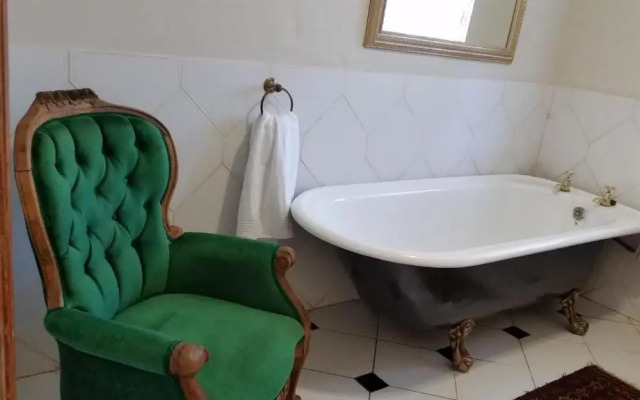 Bauhenia Guesthouse