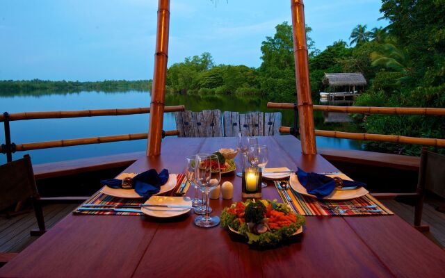 Yathra Houseboat