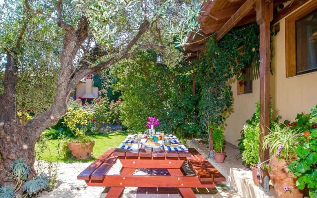 Villa With Outdoor Terrace and Pool