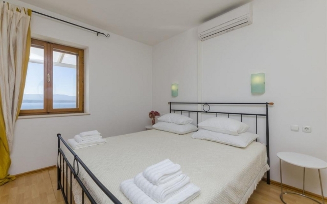 Apartment Lemar - parking and barbecue: A2 ANTIQUE Bol, Island Brac