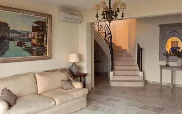 Villa Bougainvillea