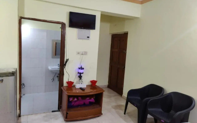 Oyo 87132 Mahamaya Holiday Inn