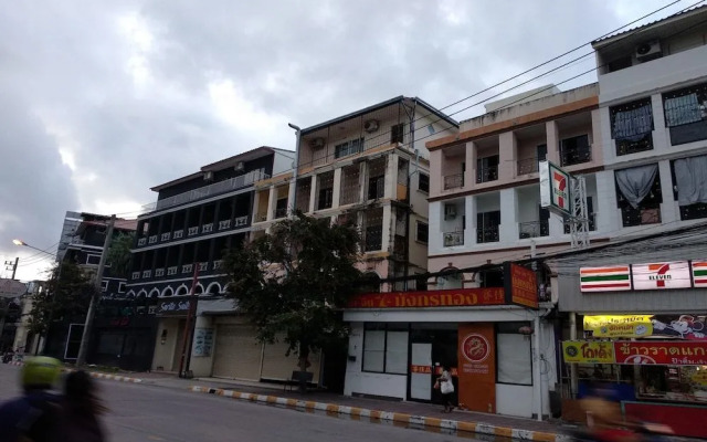 Oyo 75349 CozyRooms at South Pattaya