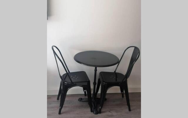 Appartement design tout confort (parking gratuit)