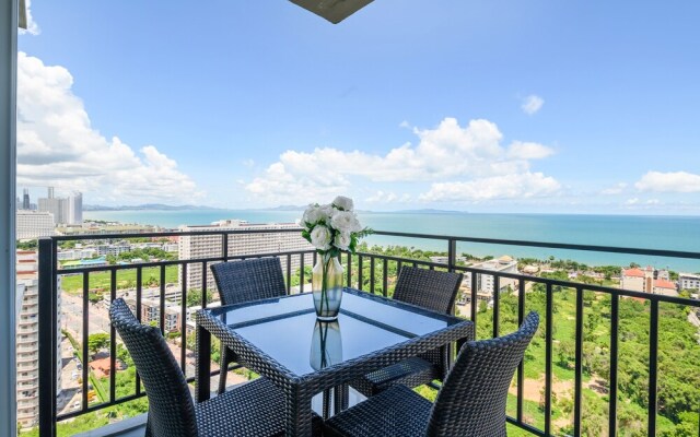 The Grand Jomtien by Favstay