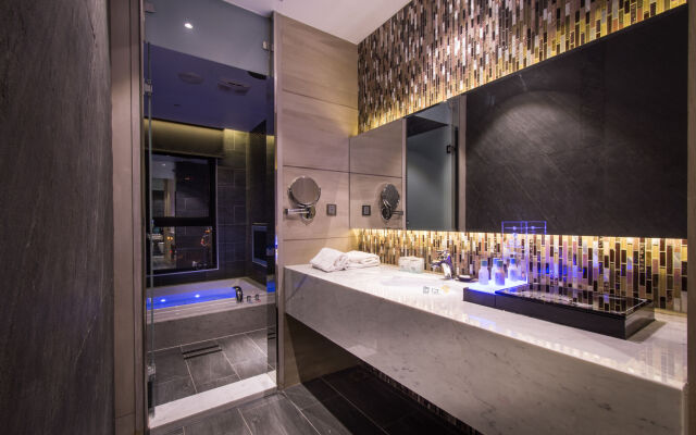 Uher Luxury Resort & Hotel