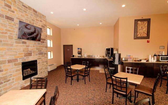 Cobblestone Inn & Suites - Denison - Oak Ridge