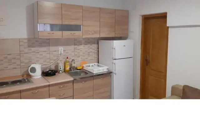 Apartments Škaljari