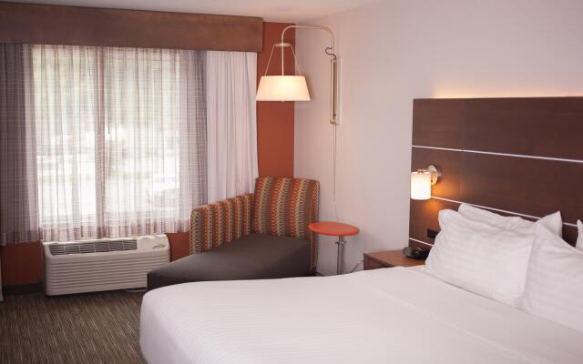 Holiday Inn Express Hotel & Suites, an IHG Hotel