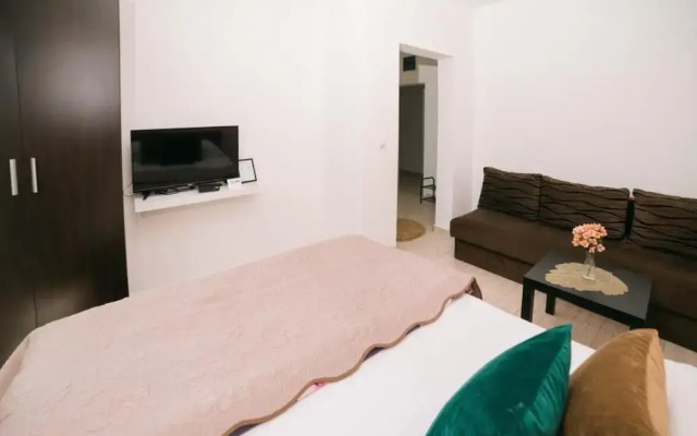 Room-comfort Apartment With Sea View & P