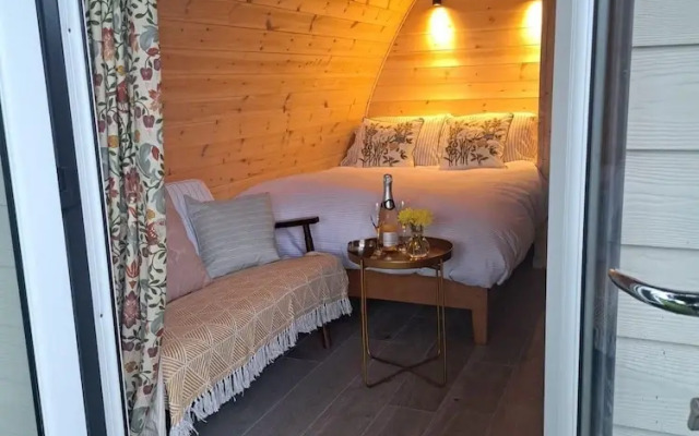 Beautiful and Cosy Pod Saintives