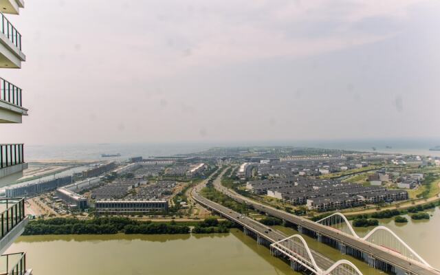 Fancy And Nice Studio Apartment At Gold Coast