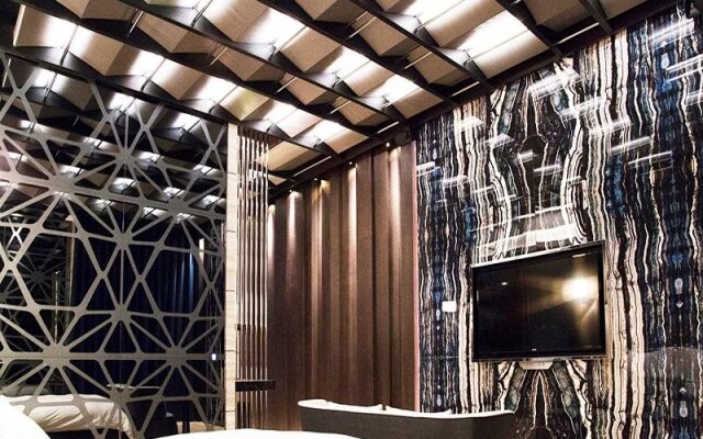 Royal Group Motel Feng Shan Branch