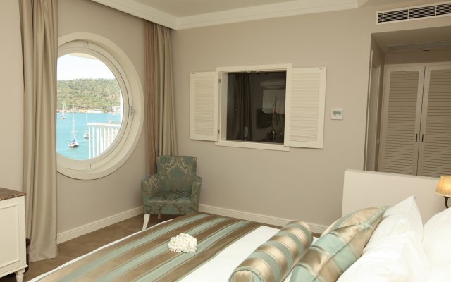 Yacht Classic Hotel - Boutique Class