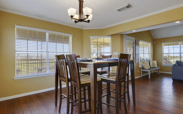 Beach Retreat 4 Bedrooms 2.5 Bathrooms Home