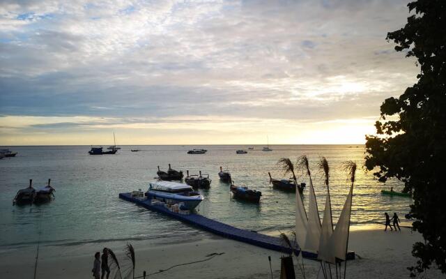 Charming Lipe Beach Resort