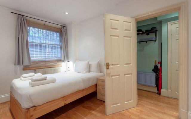 2 Bedroom Apartment With Garden in Chelsea