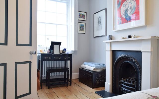 2 Bedroom House In Islington