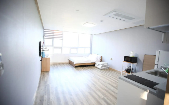 Flora Hostel Pension