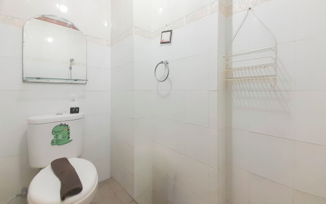 Compact 3Br At Gateway Ahmad Yani Cicadas Apartment