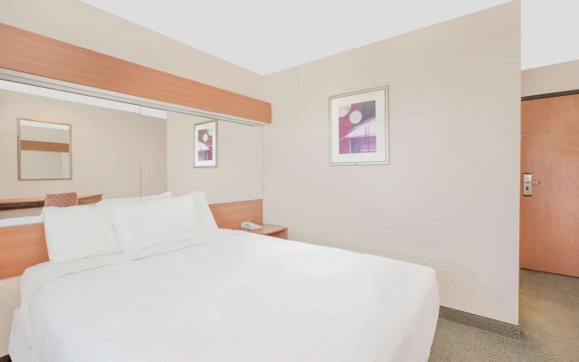 Microtel Inn & Suites by Wyndham Colfax/Newton