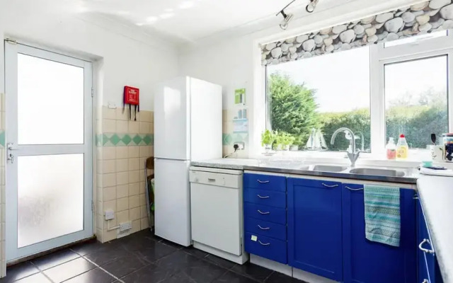 Woodstock in Poole With 2 Bedrooms and 1 Bathrooms