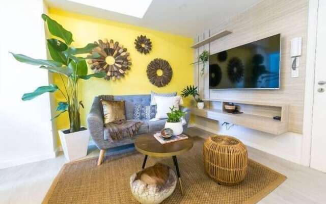 Sabrina's Crib by Azure 2 Bedroom near Airport