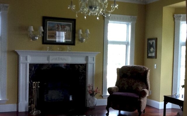 The Inn At Indian Creek & Indian Creek Bed and Stable