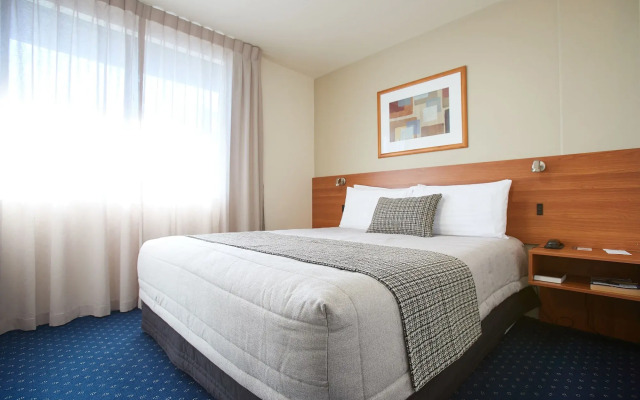Ventura Inn & Suites Hamilton