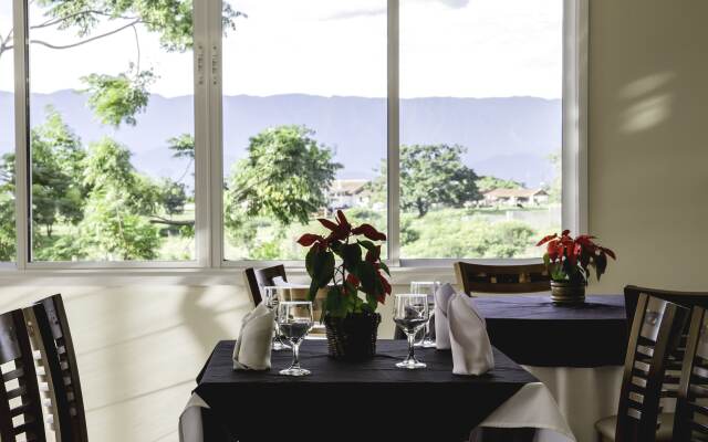 Colonial Plaza Hotel