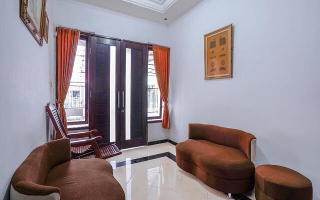 OYO Flagship 90524 Holistay Surabaya