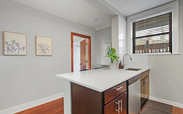 Classic & Charming 2BR Apt in Lincoln