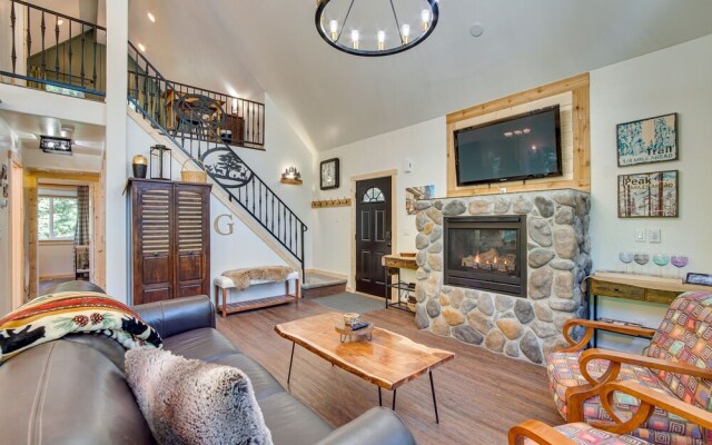 Unwind in Cle Elum: Hot Tub & Cozy Fireplace!