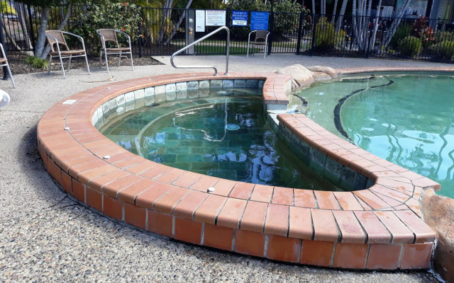 Immaculate 1 bedroom resort holiday unit near Noosa River – Pool – Noosaville