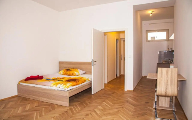 Beautiful Central Apartment Thámova