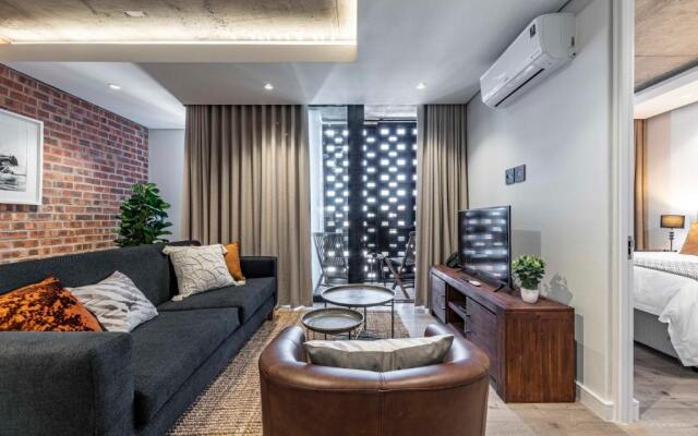 303 The Signature, De Waterkant