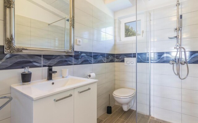 Beautiful Home in Cubani With Wifi and 2 Bedrooms