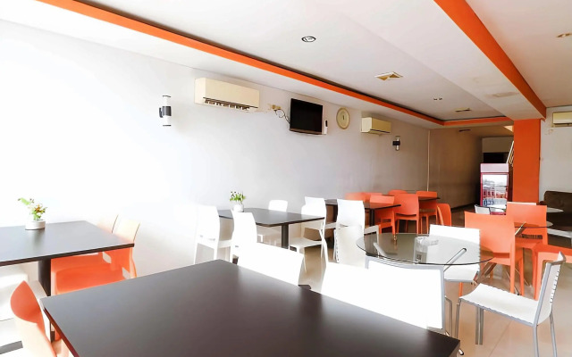 RedDoorz Plus @ Jalan Pemuda Jakarta