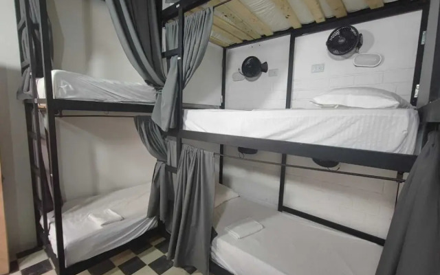Baku Laureles Hostel