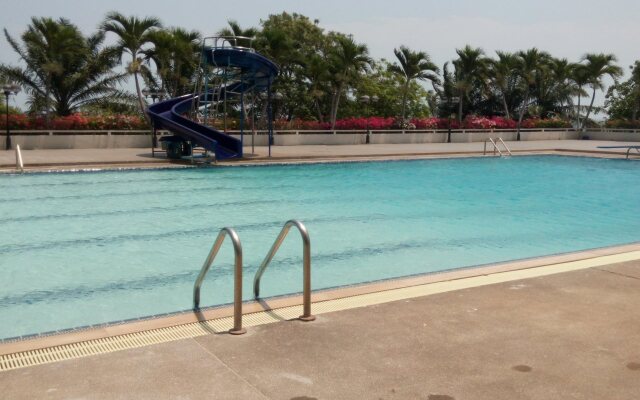 Cha-Am Grand Condotel