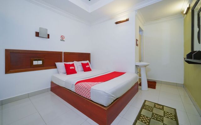 Fins Hotel by OYO Rooms