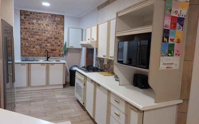 Twins Guest House Astoni