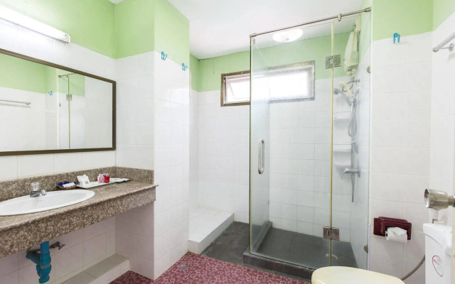 Barefoot Hotel Kalim Beach Front