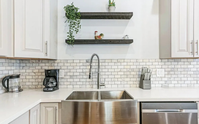 Spacious 4BR Condo with Pool