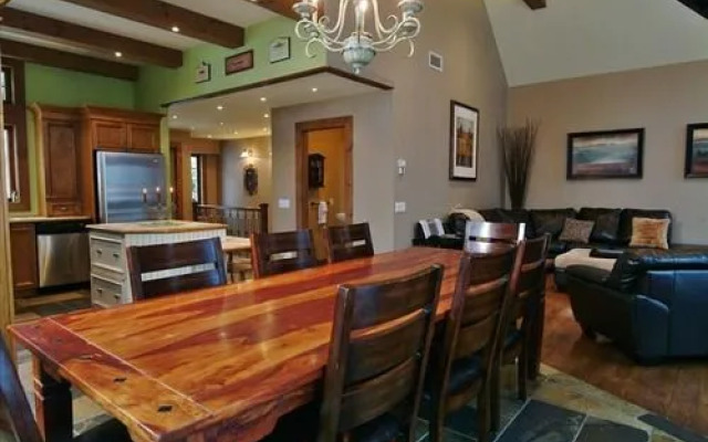 Chalet 9B Chemin Blanc by Les Chalets Alpins